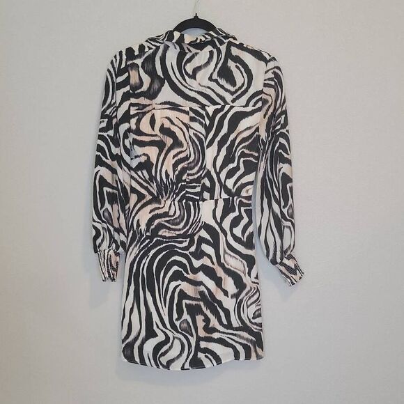 Anthropologie Graphic Print Mini Wrap Dress Size 0 - Picture 6 of 12